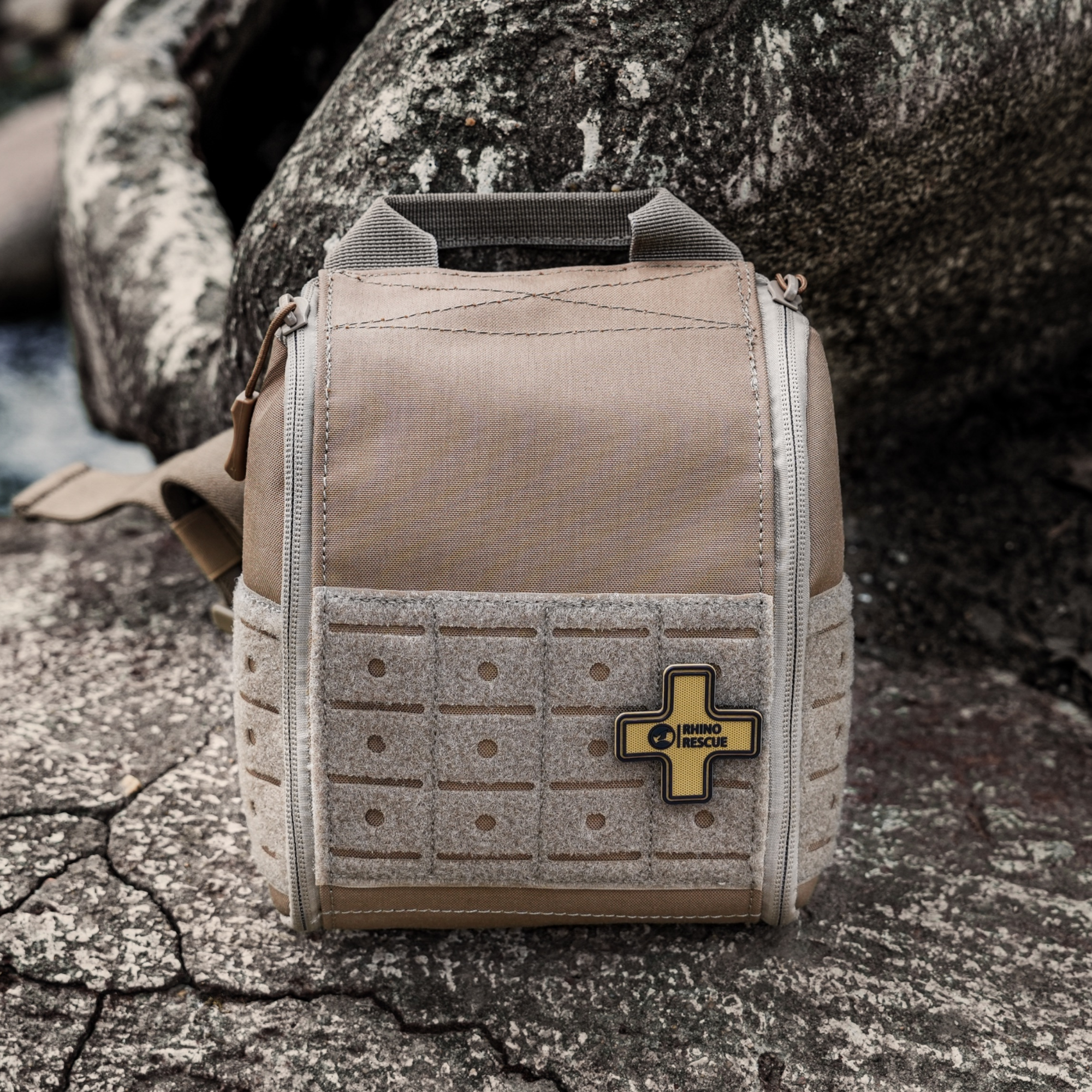 DROP LEG FIRST AID POUCH